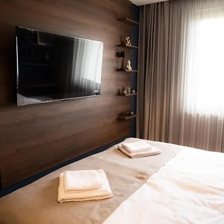 Lägenhet R78 Luxury Apartman1 *